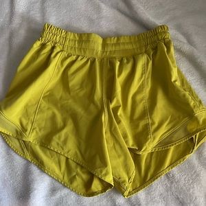 Lululemon Low Rise Hotty Hot Shorts 4”